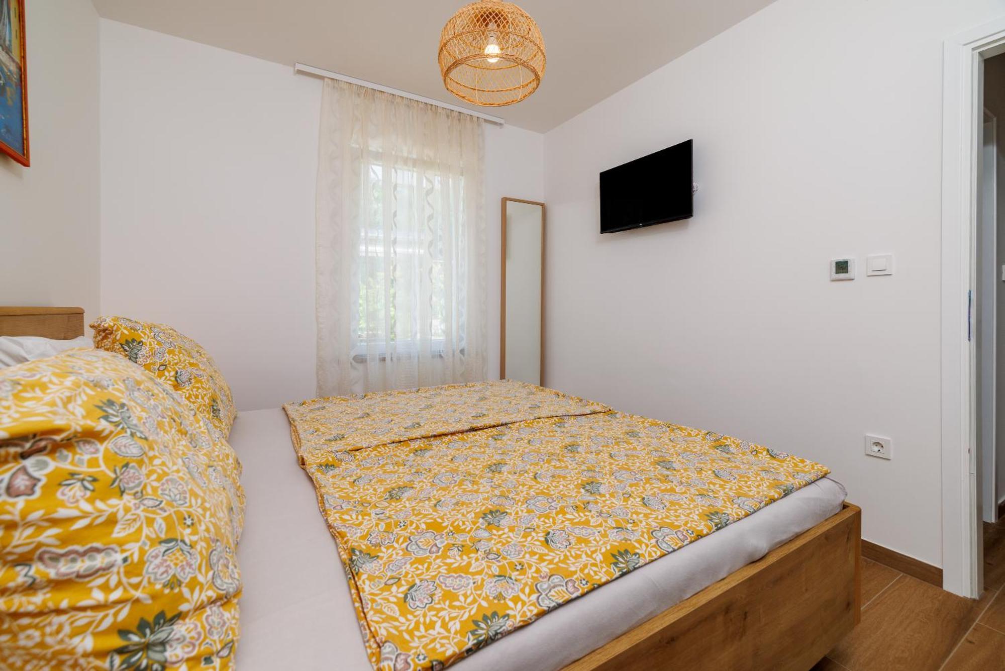 Apartmani Viktorija Jadranovo Ngoại thất bức ảnh