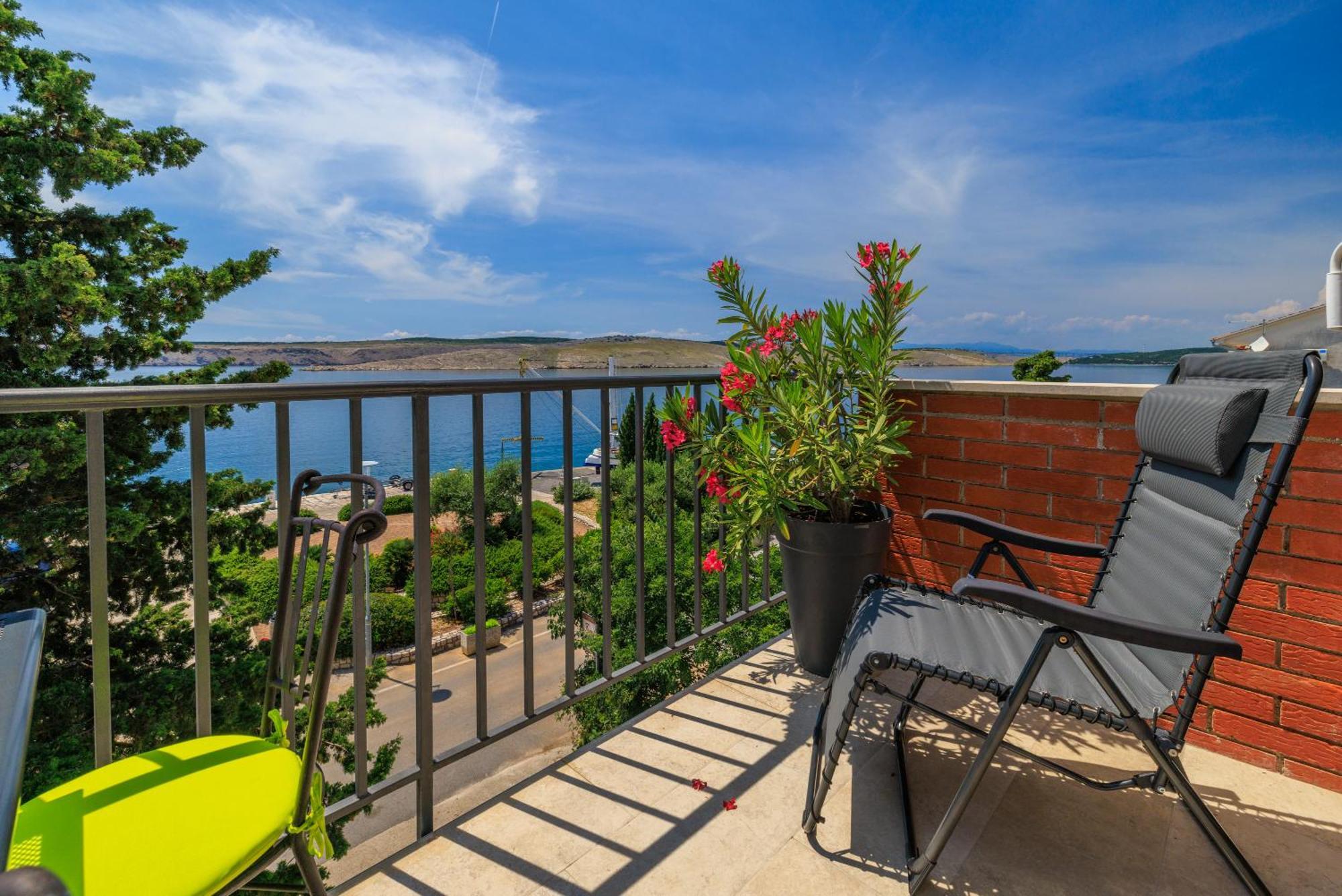Apartmani Viktorija Jadranovo Ngoại thất bức ảnh