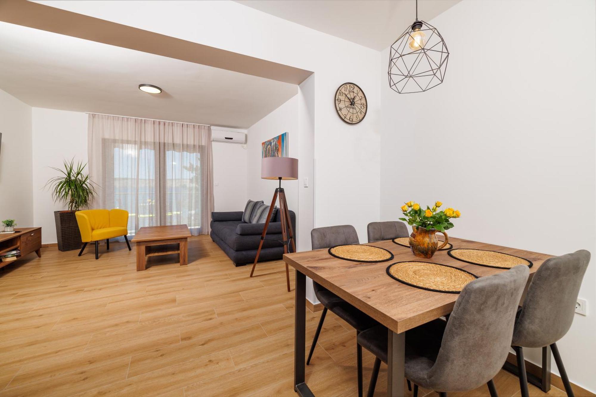 Apartmani Viktorija Jadranovo Ngoại thất bức ảnh