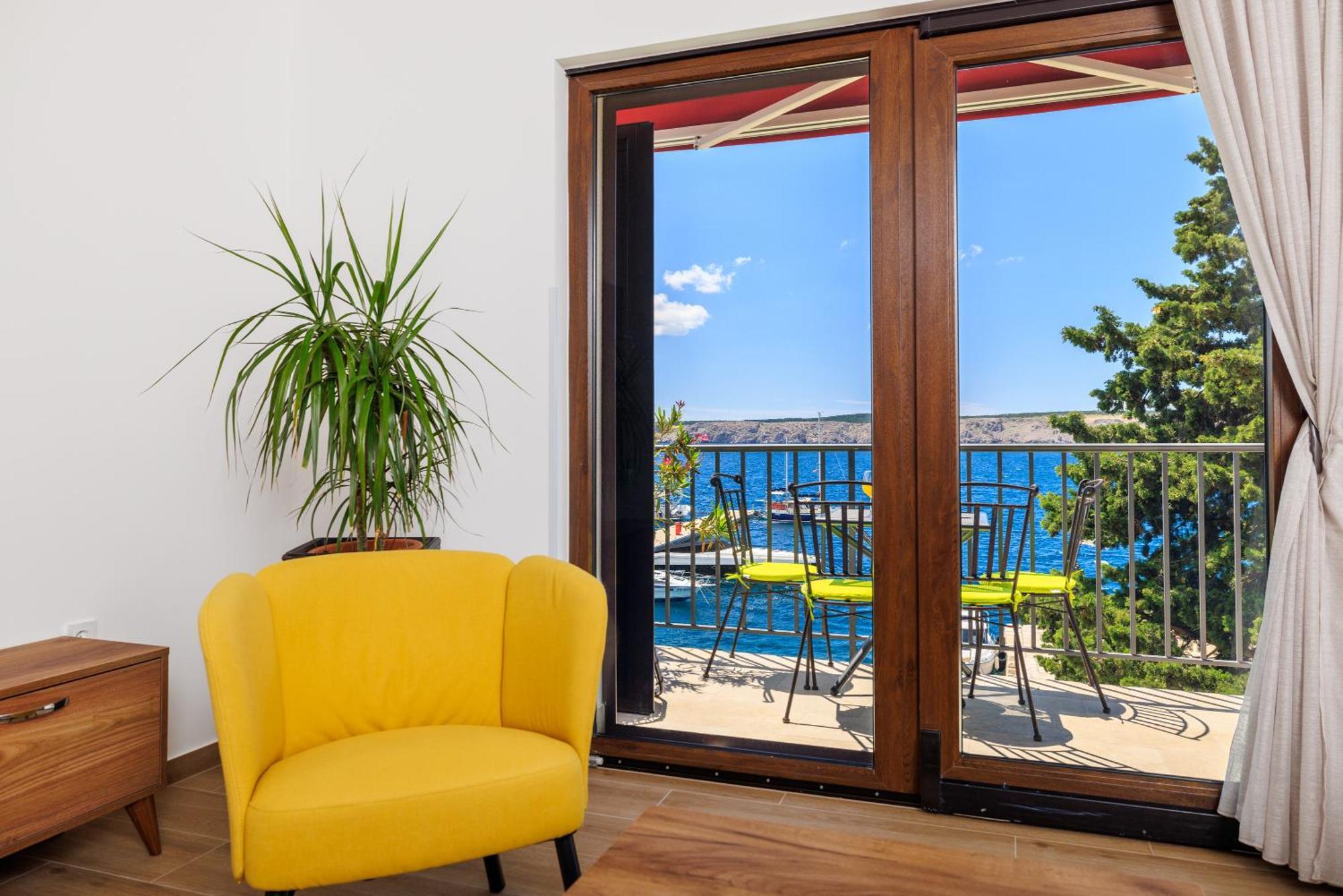 Apartmani Viktorija Jadranovo Ngoại thất bức ảnh