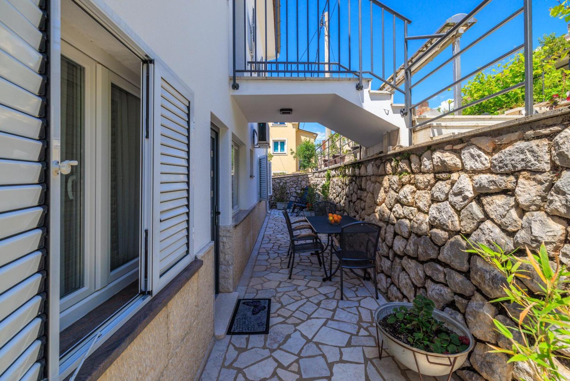 Apartmani Viktorija Jadranovo Ngoại thất bức ảnh