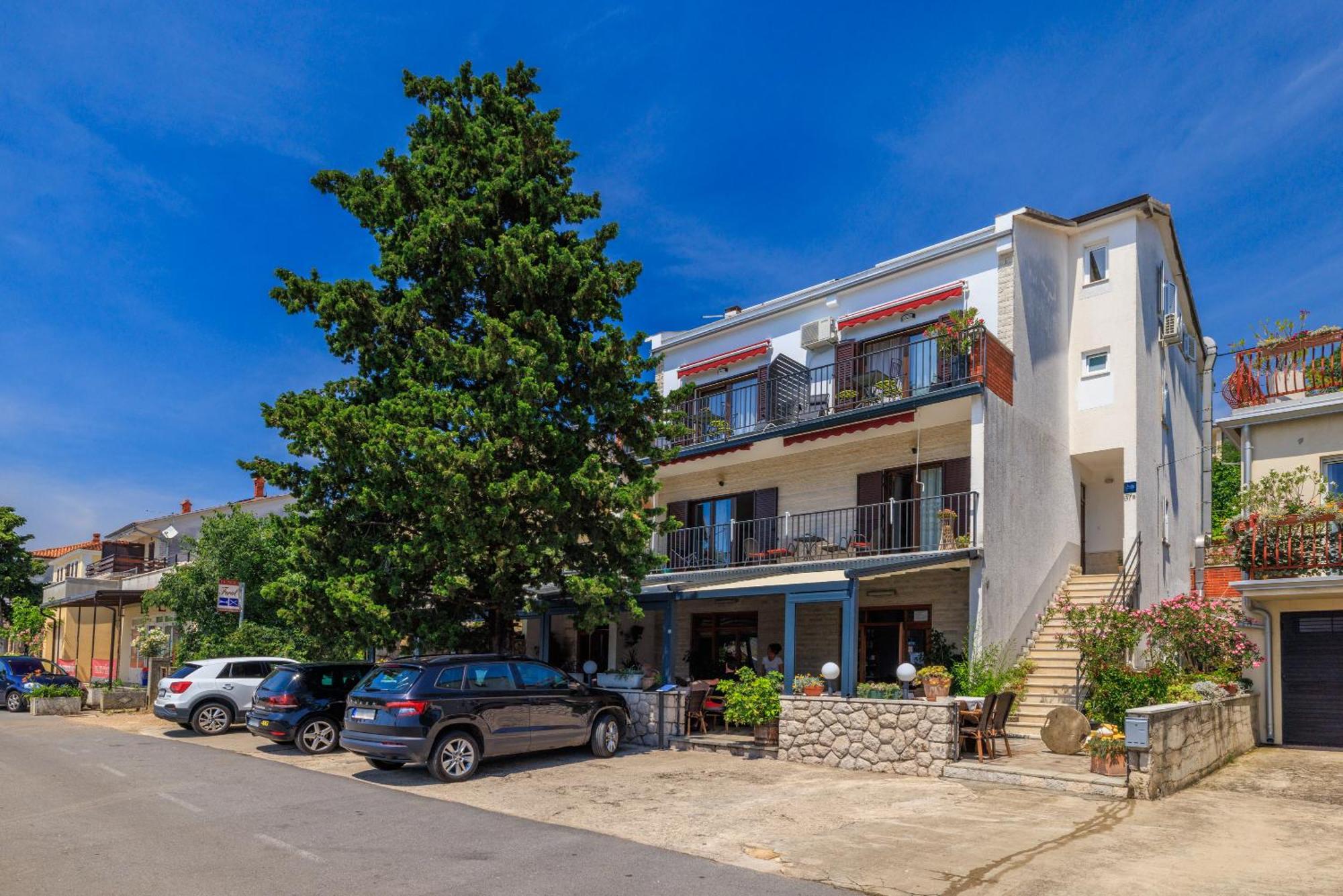 Apartmani Viktorija Jadranovo Ngoại thất bức ảnh