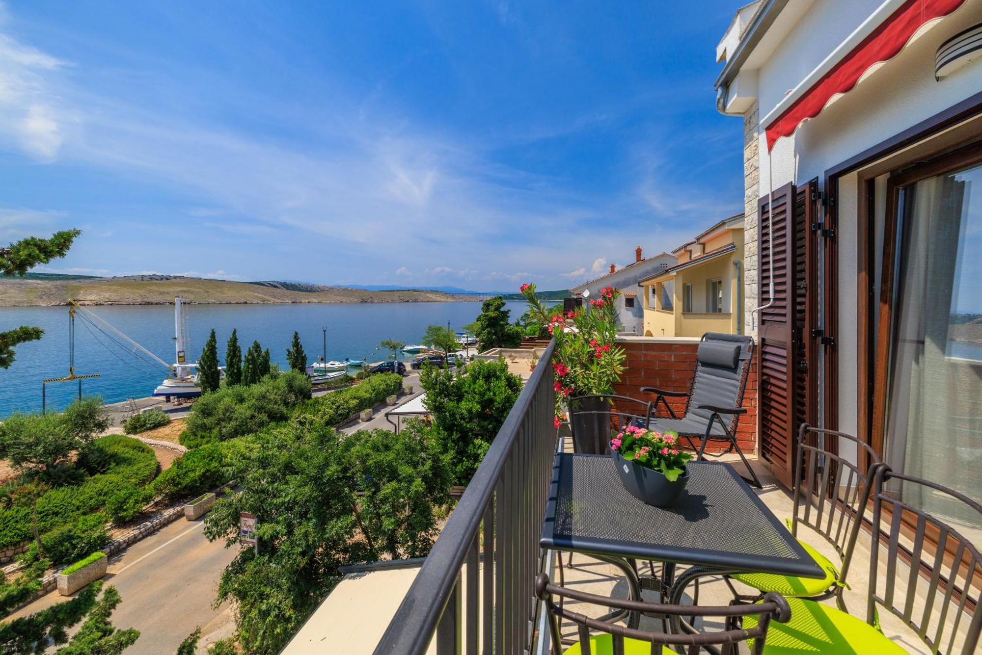 Apartmani Viktorija Jadranovo Ngoại thất bức ảnh