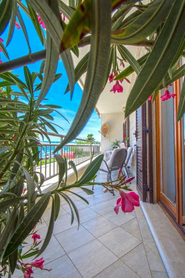 Apartmani Viktorija Jadranovo Ngoại thất bức ảnh