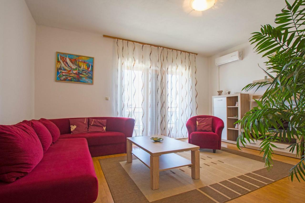 Apartmani Viktorija Jadranovo Ngoại thất bức ảnh